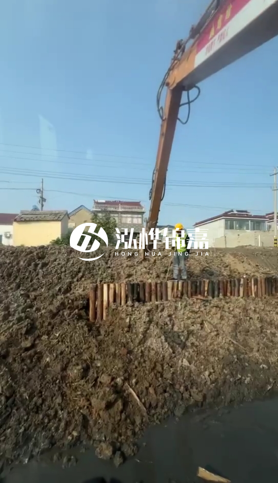 南陽挖機(jī)打木樁專業(yè)施工-打防汛木樁時選用多粗的木樁為宜？